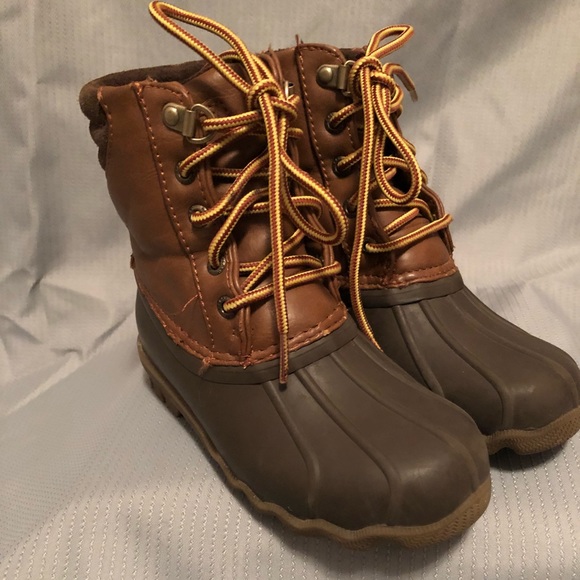 shoe carnival sperry duck boots